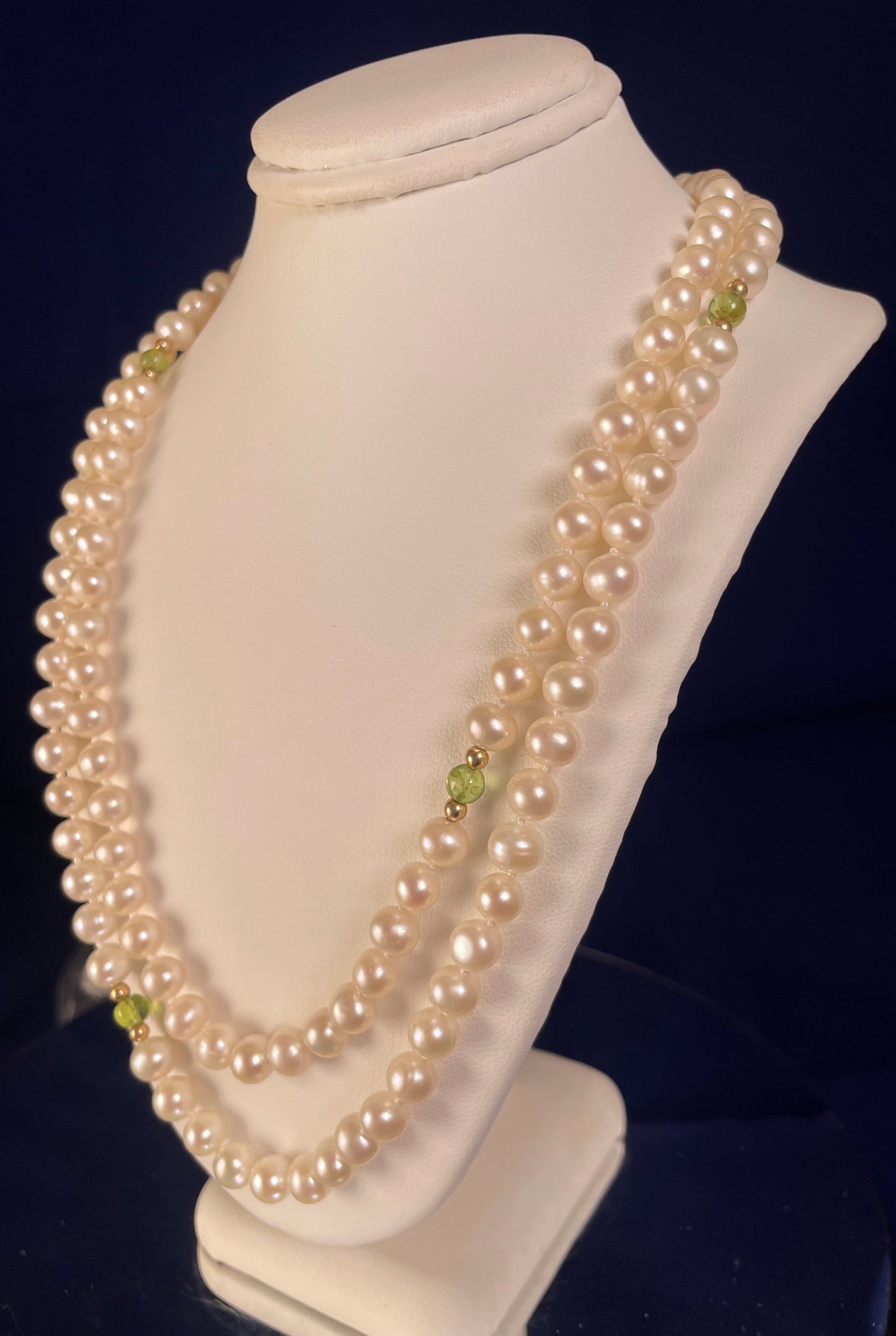 Single Row of Freshwater Cultured Pearls with Peridot & Gold Beads Necklace