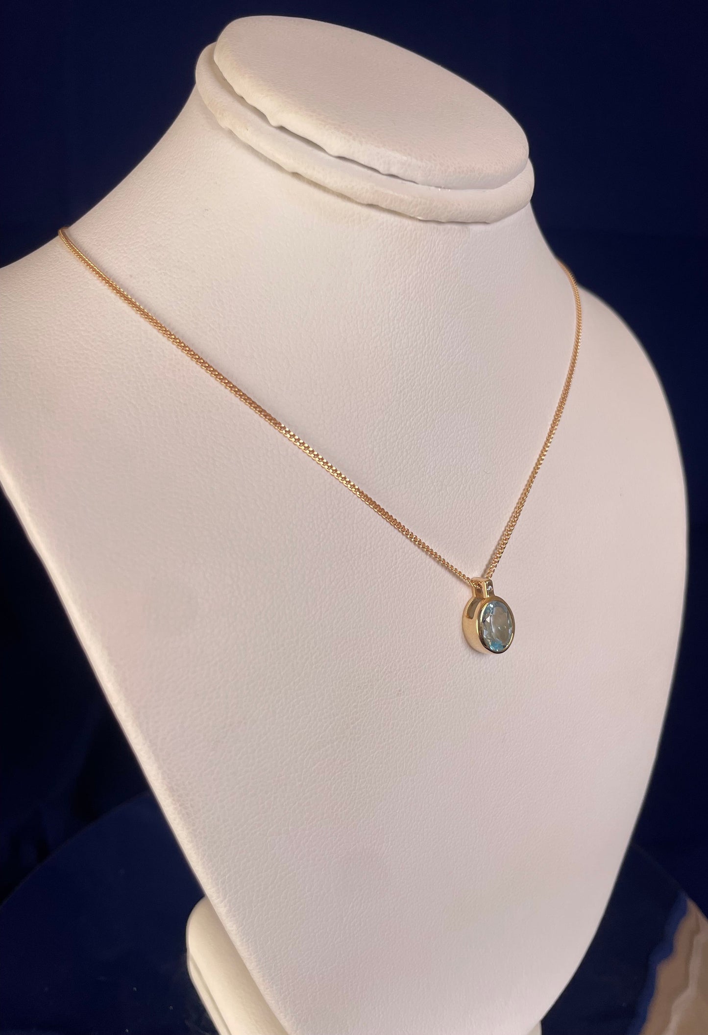 9ct Yellow Gold Oval Aquamarine Pendant Necklace