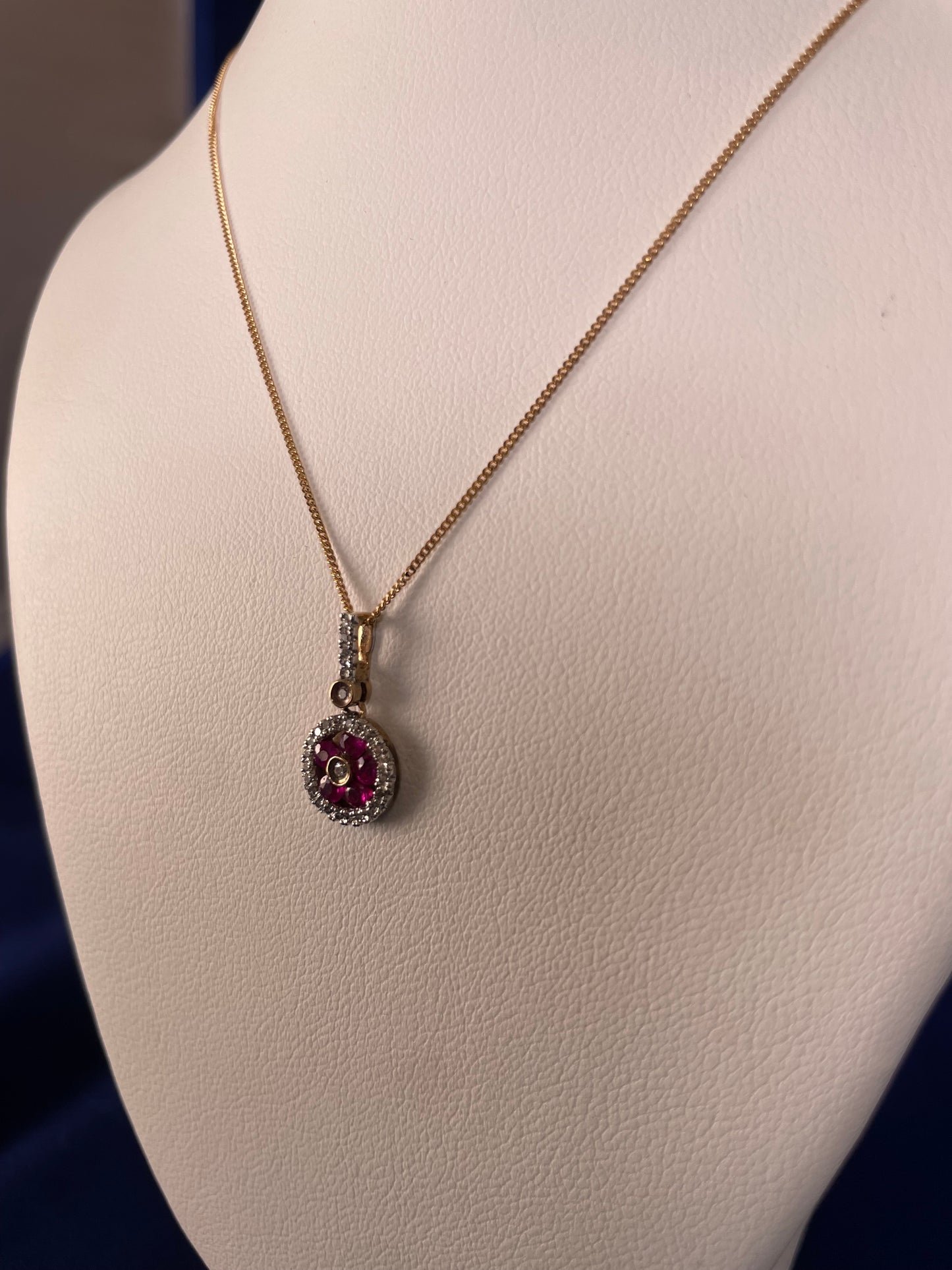 9ct Yellow Gold Cartwheel Design Diamonds & Five Rubies Pendant Necklace