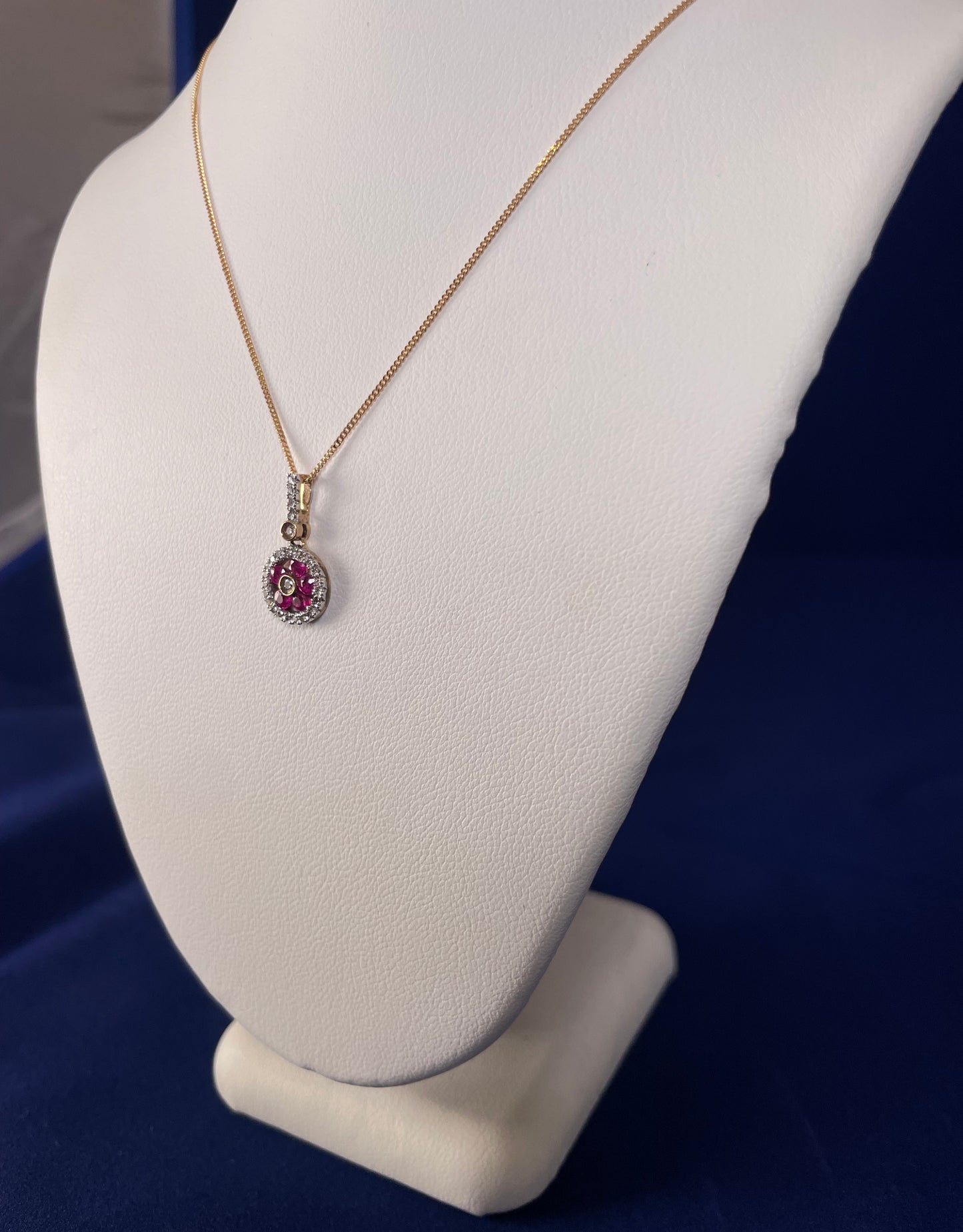 9ct Yellow Gold Cartwheel Design Diamonds & Five Rubies Pendant Necklace