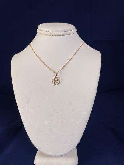 9ct Yellow Gold Clover Pendant with Diamond Chip