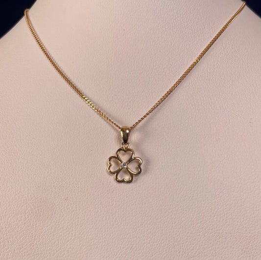 9ct Yellow Gold Clover Pendant with Diamond Chip