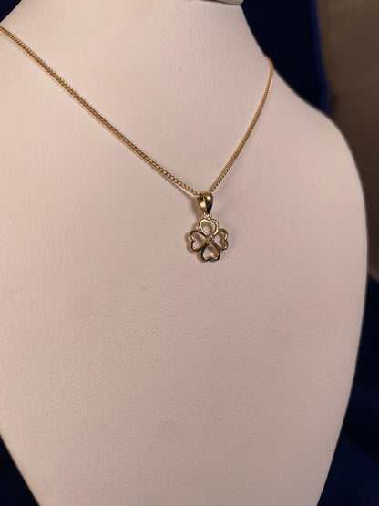9ct Yellow Gold Clover Pendant with Diamond Chip