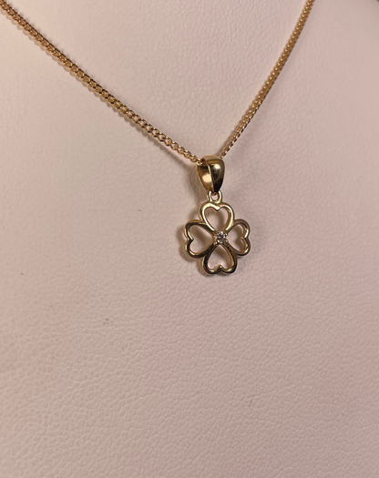 9ct Yellow Gold Clover Pendant with Diamond Chip