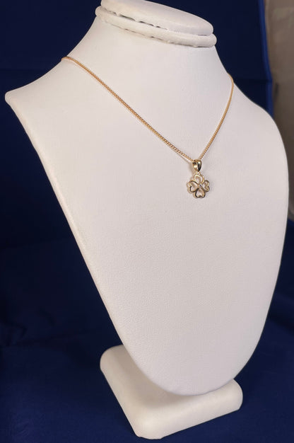 9ct Yellow Gold Clover Pendant with Diamond Chip