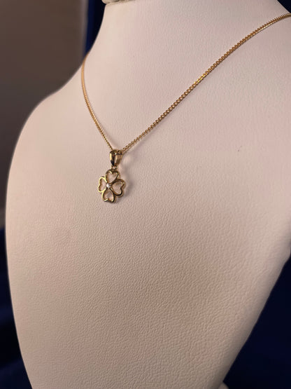 9ct Yellow Gold Clover Pendant with Diamond Chip