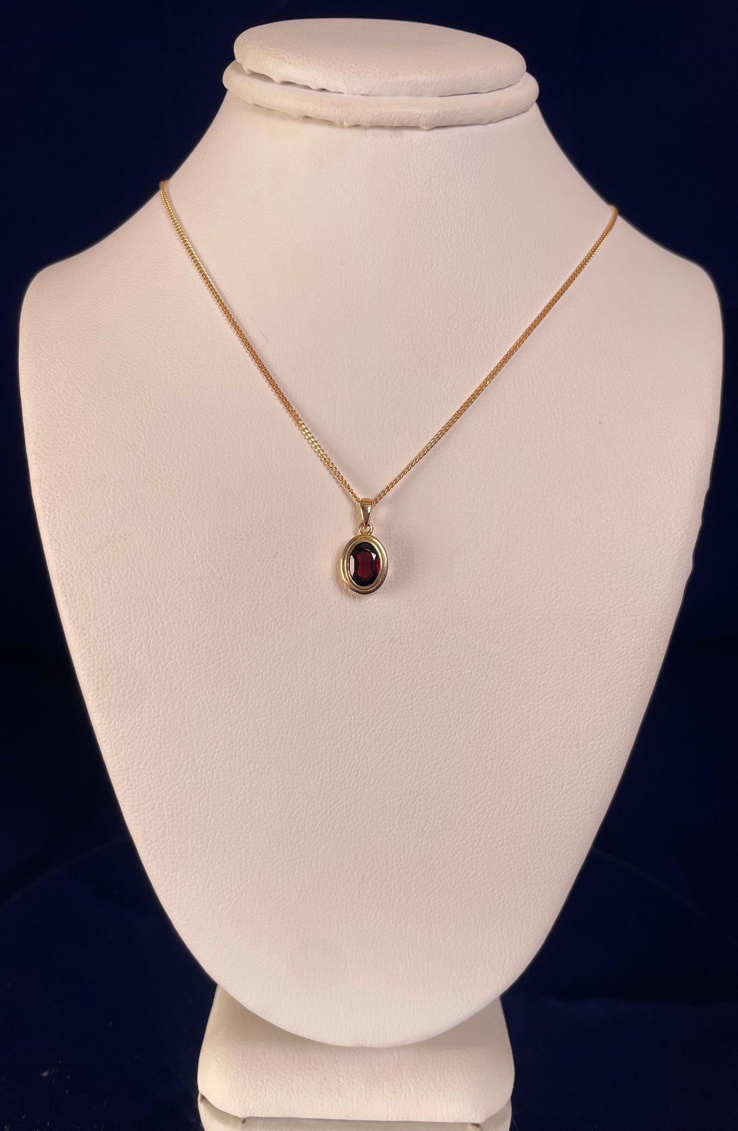 9ct Yellow Gold Oval Garnet Pendant Necklace