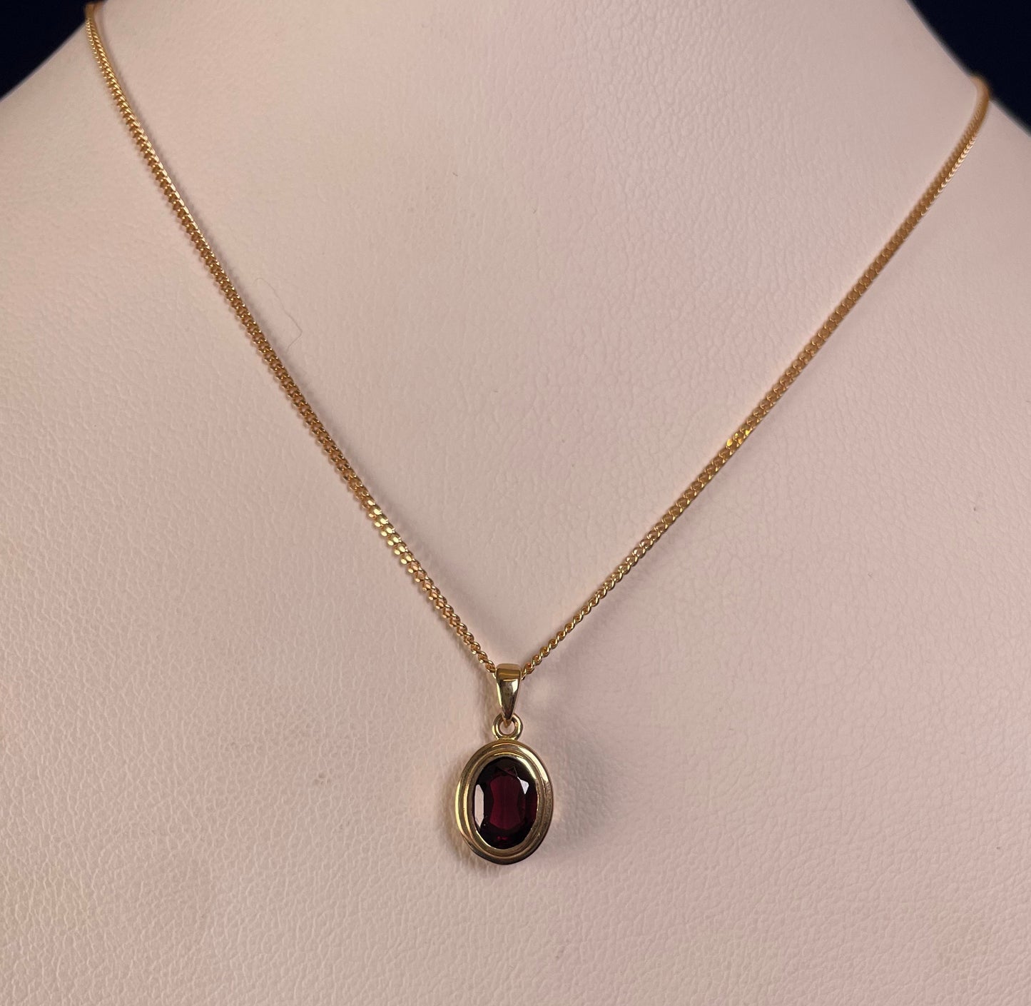 9ct Yellow Gold Oval Garnet Pendant Necklace