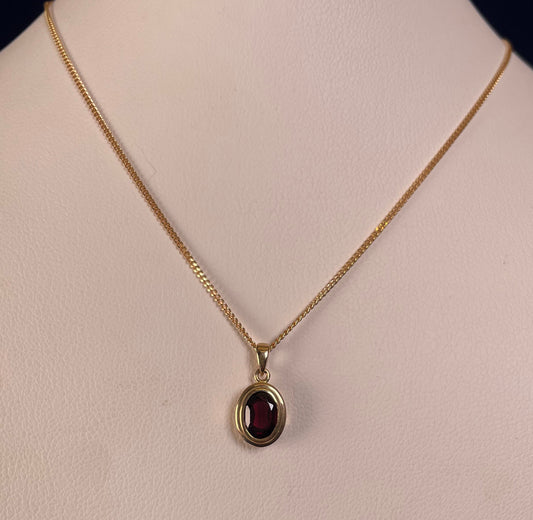 9ct Yellow Gold Oval Garnet Pendant Necklace
