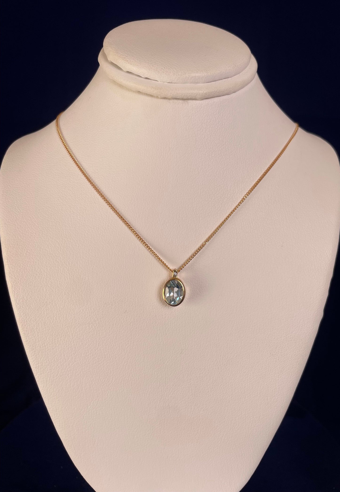 9ct Yellow Gold Oval Aquamarine Pendant Necklace