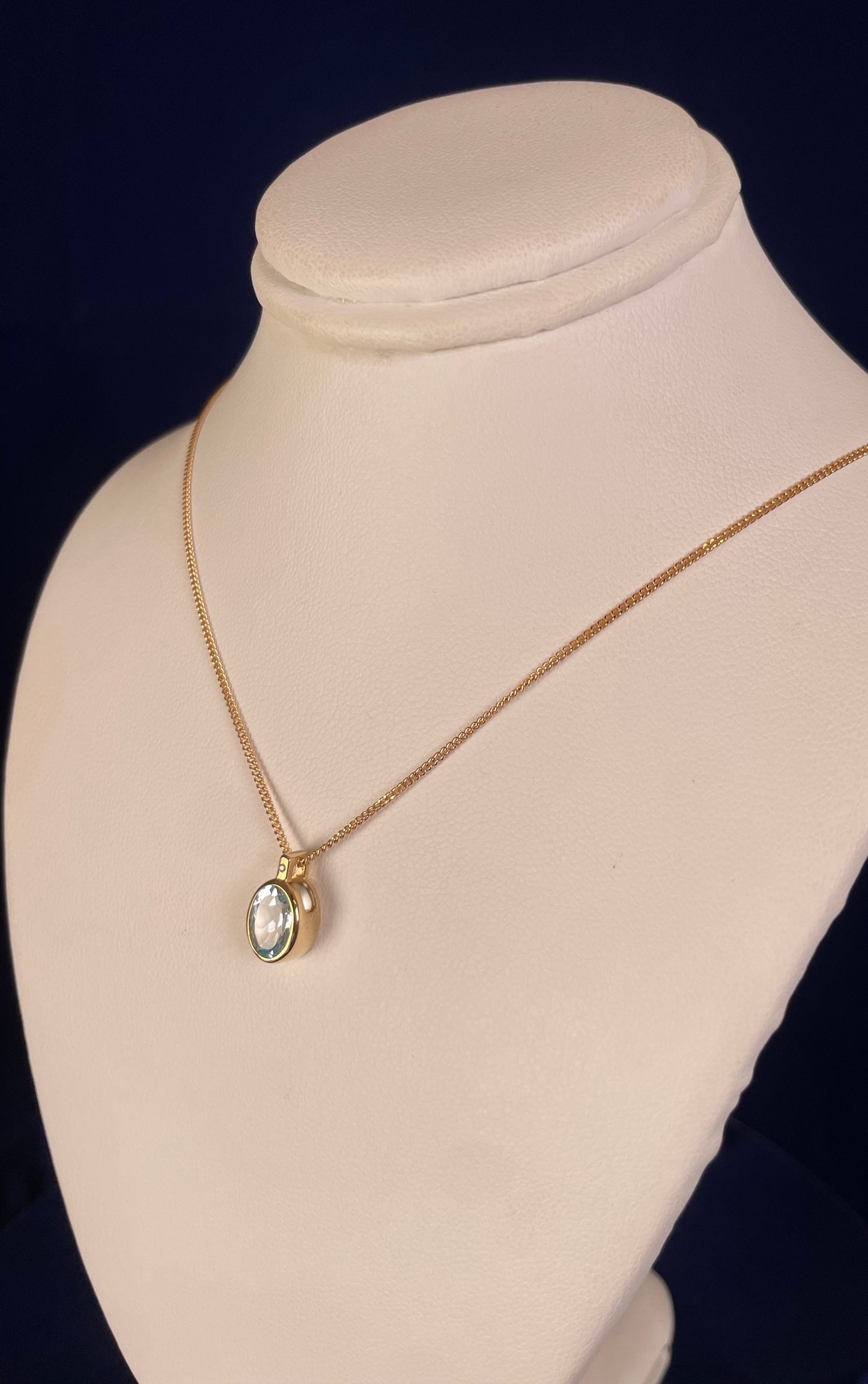 9ct Yellow Gold Oval Aquamarine Pendant Necklace