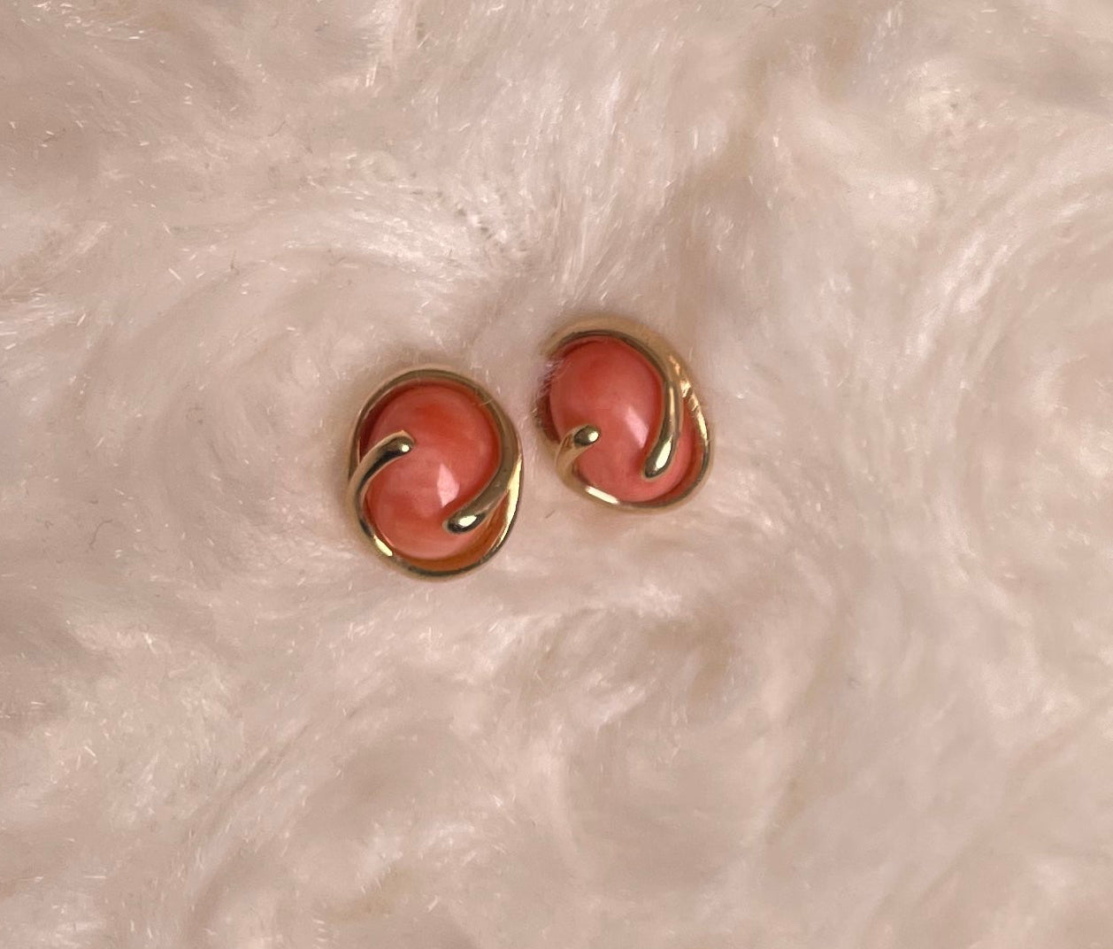 9ct Yellow Gold Oval Cabochon Coral Stud Earring