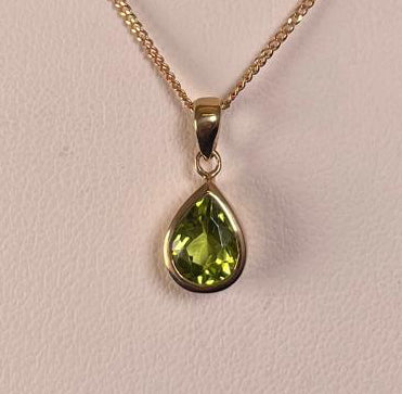 9ct Yellow Gold Pear Shape Peridot Pendant Necklace