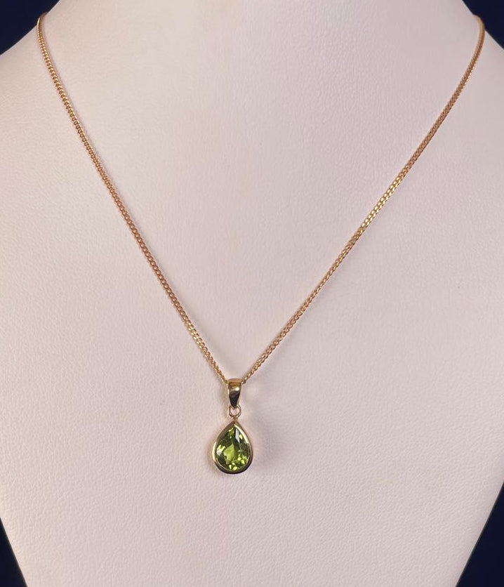9ct Yellow Gold Pear Shape Peridot Pendant Necklace
