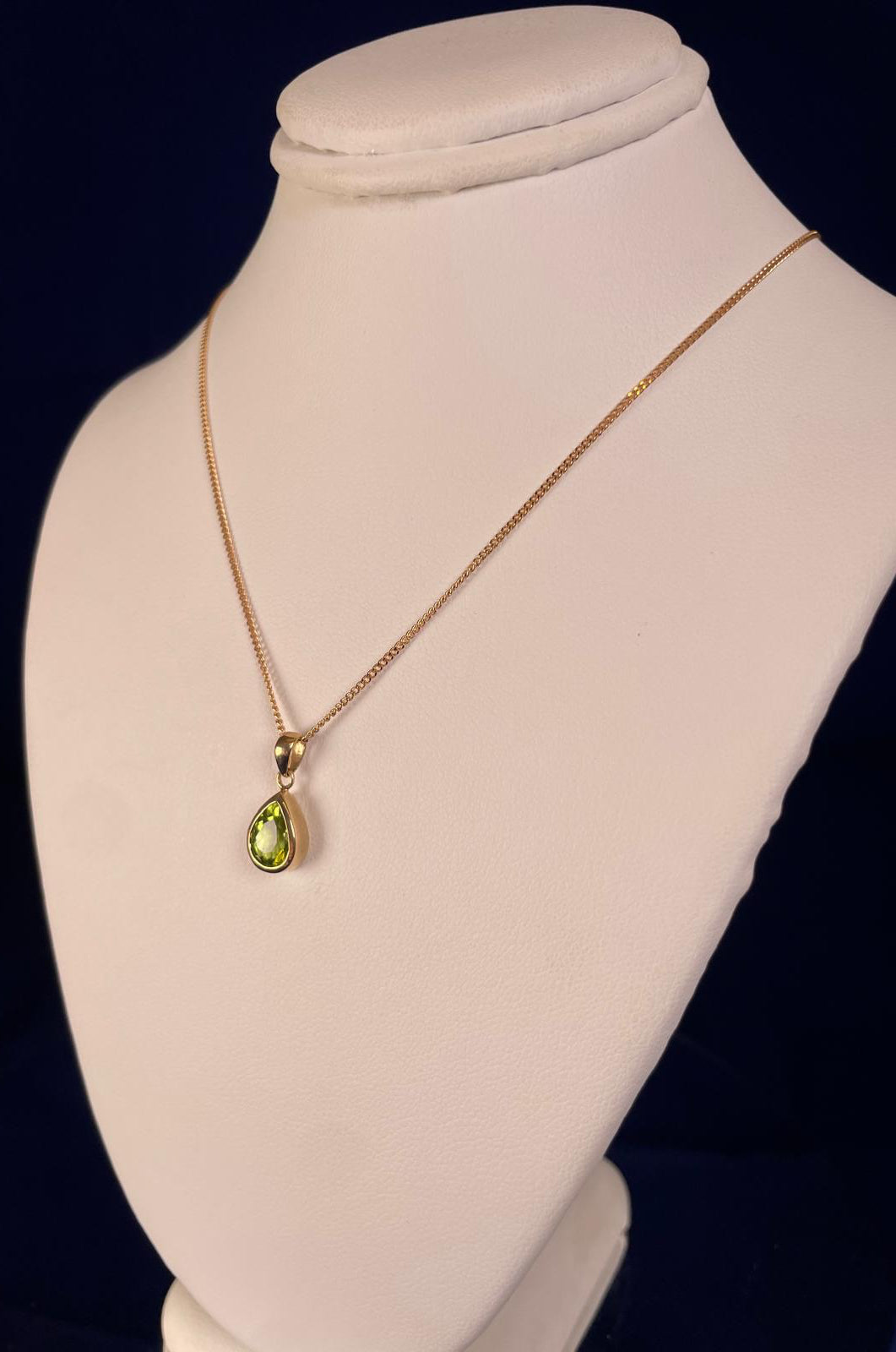 9ct Yellow Gold Pear Shape Peridot Pendant Necklace