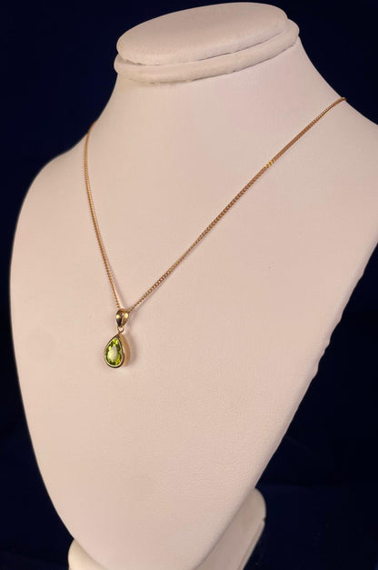 9ct Yellow Gold Pear Shape Peridot Pendant Necklace